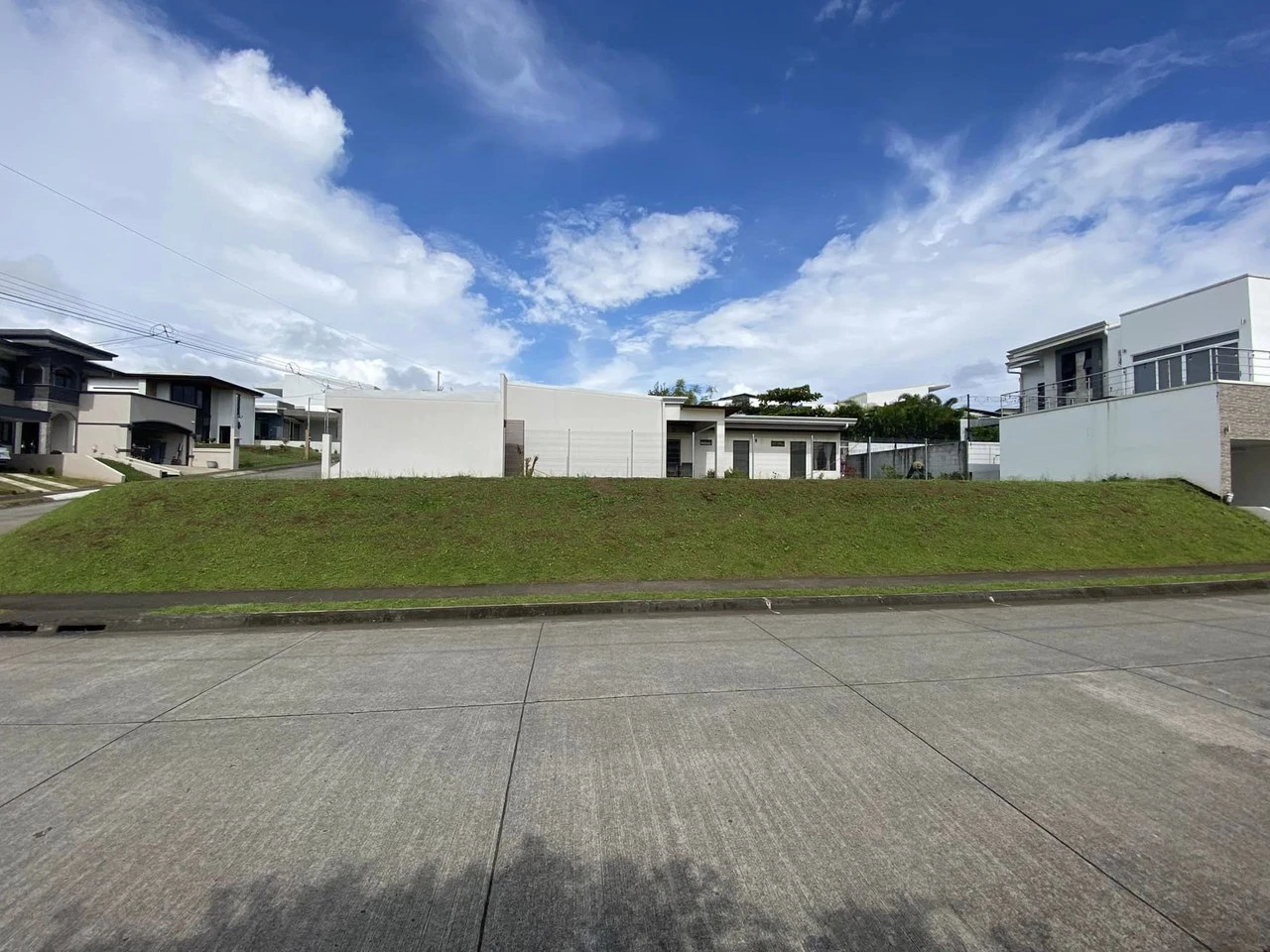 Exclusive Condominium Lot in Grecia: Security & Ideal Location