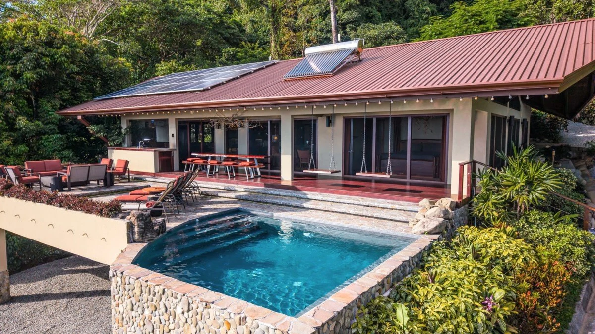 4.6 ACRES – 4 Bedroom Ultra-Private Oceanview Luxury Estate Surrounded by Rainforest!!! - Gallery image 22