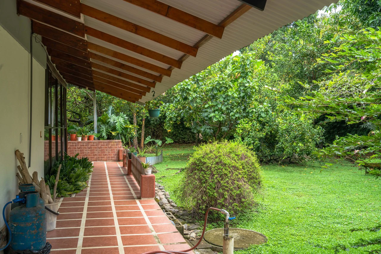 Matapalo gated home, 5 minutes from beach - Gallery image 28
