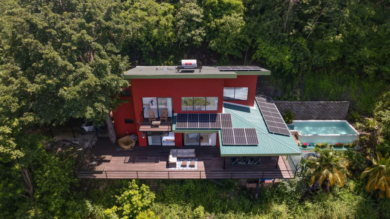 Coco: 3-Bedroom Forest-Side Home Near Playa Pájaros