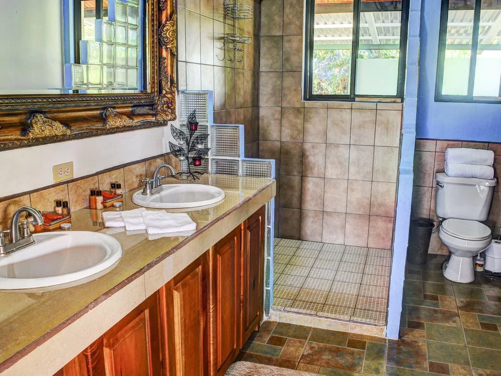 2.7 ACRES – 3 Bedroom Home With Great Mountain View, 2 Pools With Waterslide, 2 Wheel Drive Access!!! - Gallery image 12