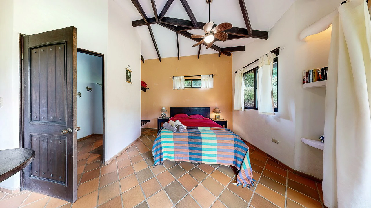 A TRANQUIL HAVEN: PRIME INVESTMENT OPPORTUNITY IN UVITA'S LUSH RIVER ENCLAVE: Mountain Hotel/Resort/Hostel For Sale in Uvita - Gallery image 11