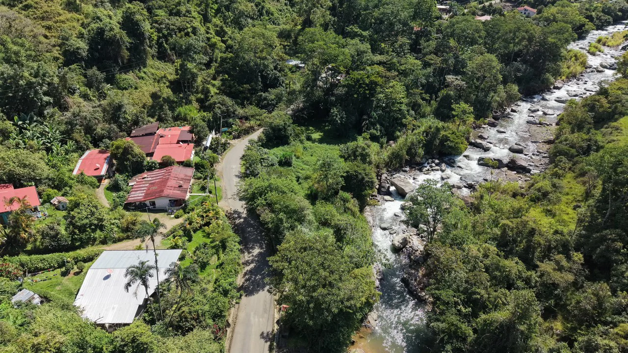 Mountain Home Construction Site For Sale in San Isidro del General - photo 7