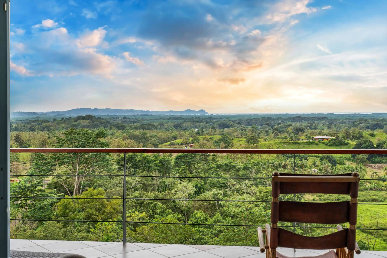 Casa Sol: Exceptionally Private Home with Panoramic Ocean, Mountain & Sunset Views - Gallery image 23