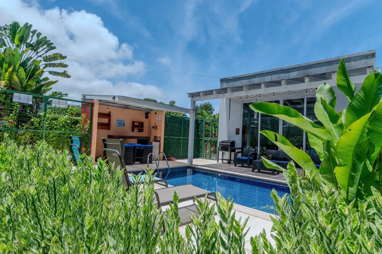 Playa Chamán Beach: Home for Sale – 3 Br, Pool, Walk to the Beach - Gallery image 12