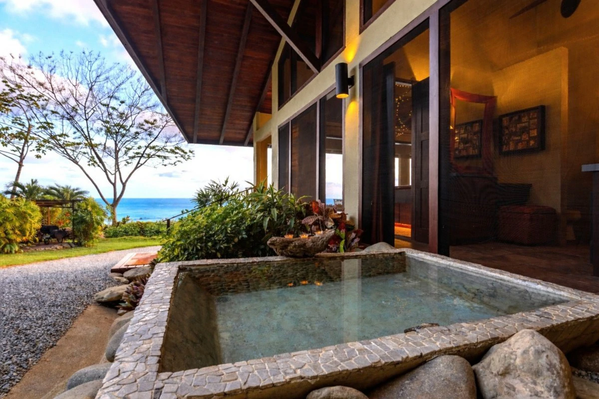 4.6 ACRES – 4 Bedroom Ultra-Private Oceanview Luxury Estate Surrounded by Rainforest!!! - Gallery image 7