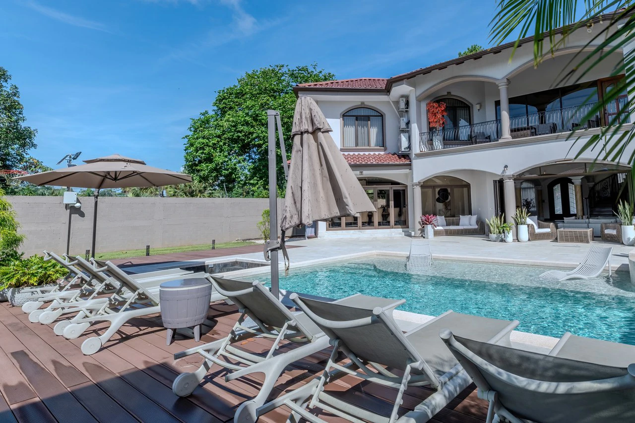 Luxury Home with Pool, Bar Area & Resort-Level Amenities | 6 br, 4.5 ba in Perez Zeledon - Gallery image 37