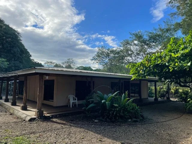Terreno de 2,600 metros con dos casas: House in Belen, Guanacaste - Gallery image 2