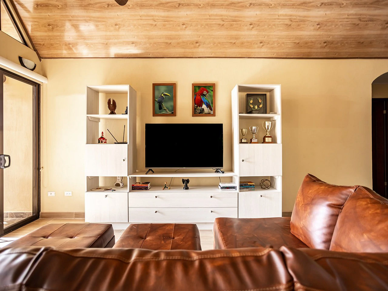11.25 ACRES- 4 Bedrooms, Two Homes, Panoramic Ocean & Mountain Views With Stream, 30+ Fruit Trees, 40 Minutes to Quepos!!! - Gallery image 27