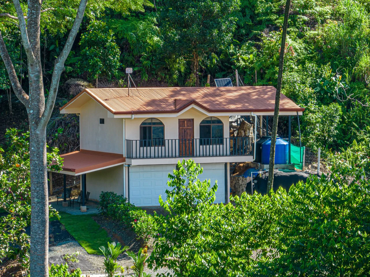 11.25 ACRES- 4 Bedrooms, Two Homes, Panoramic Ocean & Mountain Views With Stream, 30+ Fruit Trees, 40 Minutes to Quepos!!! - Gallery image 10