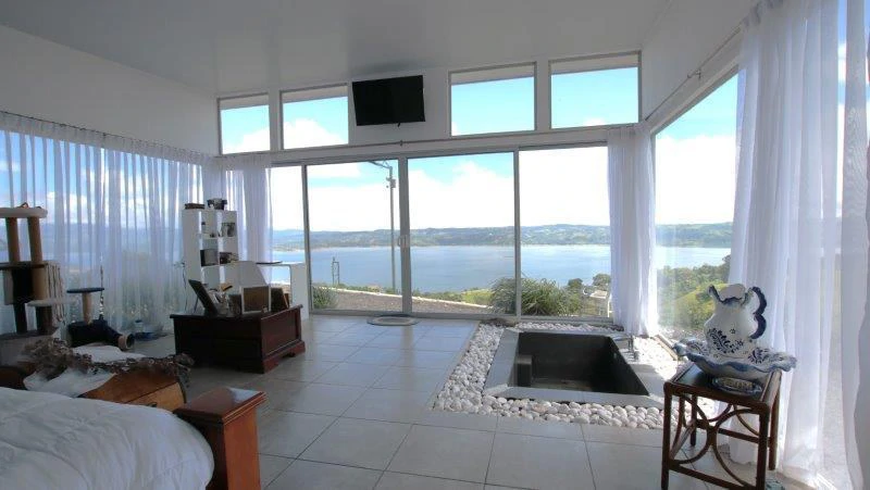 VOLCANO SUNRISE: Mountain top retreat overlooking Lake Arenal and 3 volcanoes - Gallery image 19