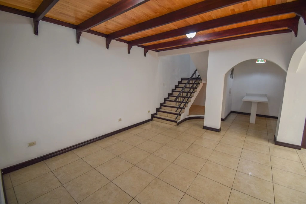 Excelente Oportunidad Propiedad con 2 casas en Trejos Montealegre: House For Sale in Trejos Montealegre - Gallery image 8
