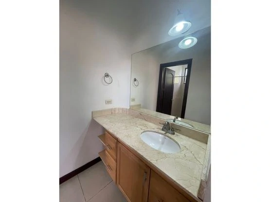 Stunning two-story house in exclusive condominiums in Santa Ana - Gallery image 24