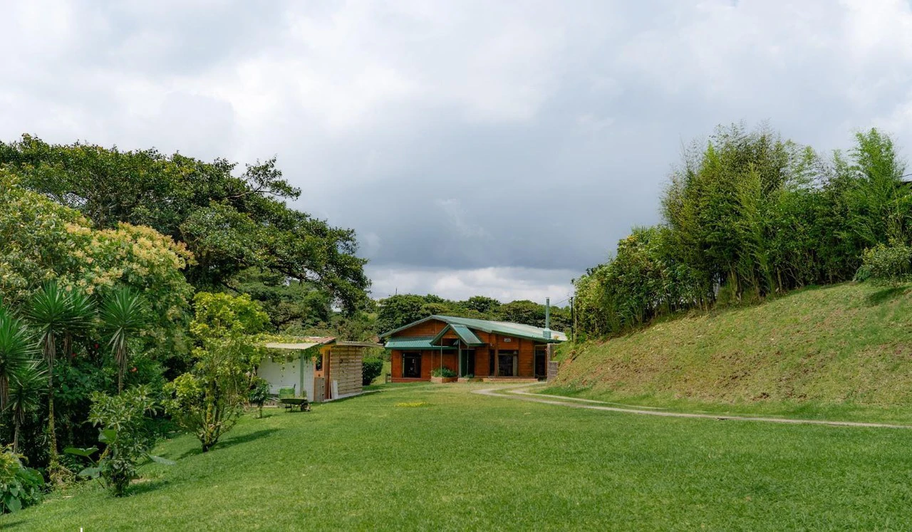 For Sale – Exclusive Property with Panoramic Views and Commercial Potential - Gallery image 8