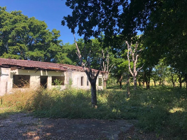 HIGHWAY TO HEAVEN: Commercial potential ! Large property on the Panamerican Highway.