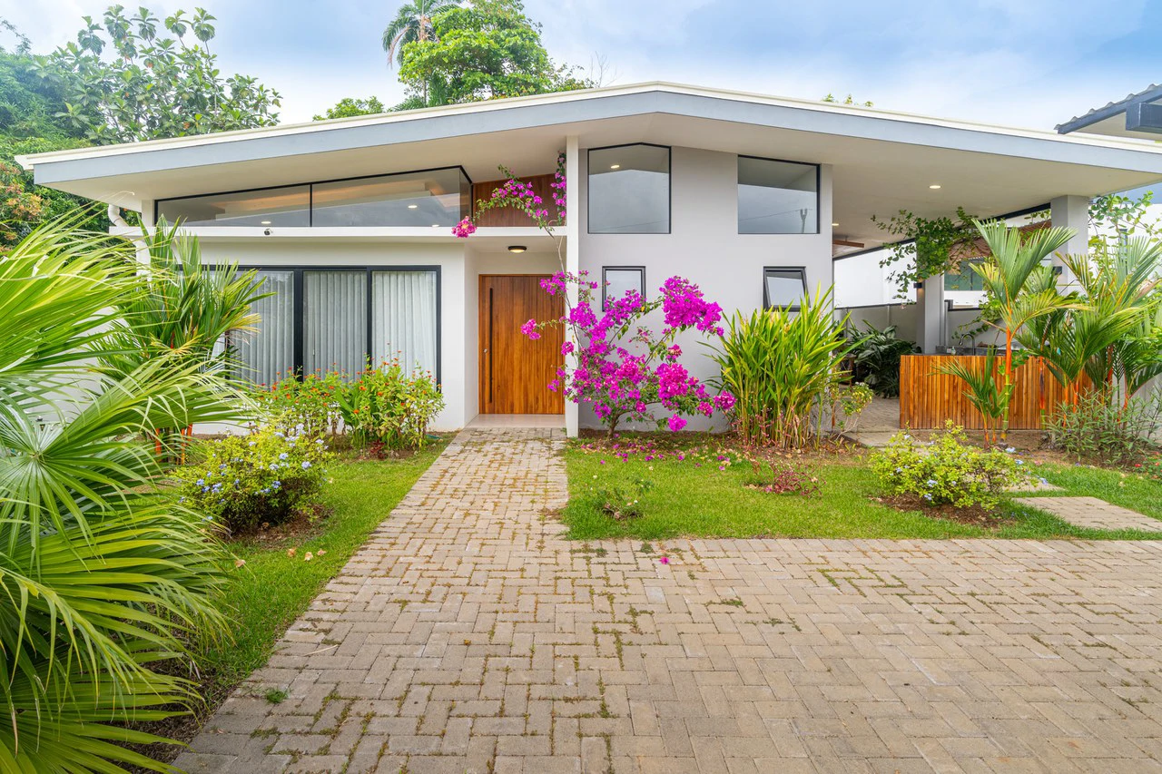 Casa Cola Ballena: Modern new construction, walk to the beach, Best in class location - Gallery image 7