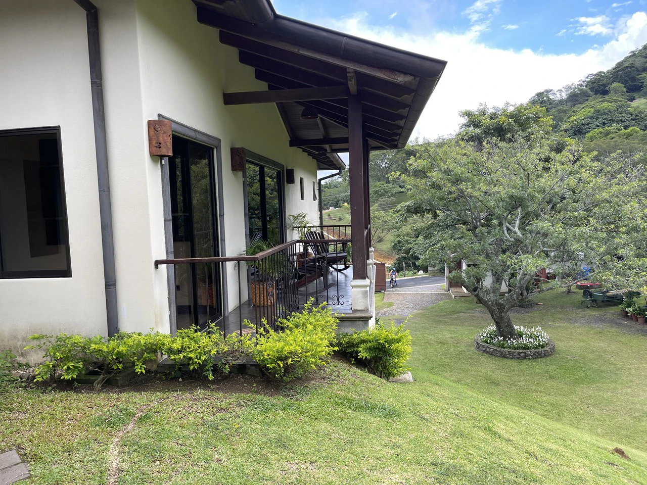 Main house plus 7 rental cabins — a proven income-generating property. - Gallery image 15