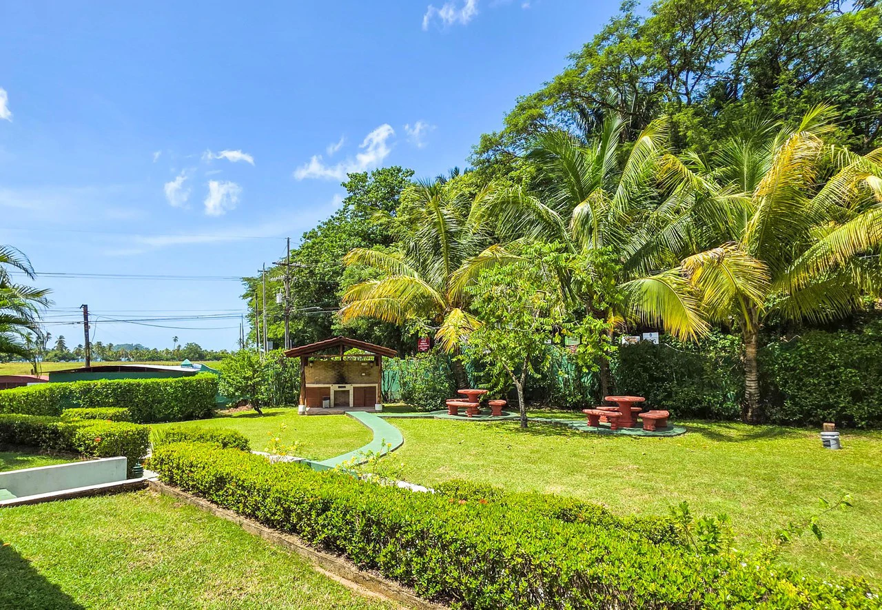 Prime Location 1bed 1bath Condo, Steps From Samara Beach - Gallery image 13