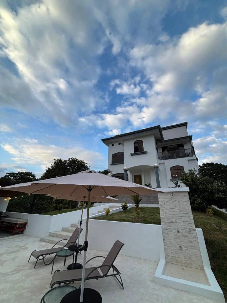 Incredible Casa Blanca in Monterrey: Pool and Huge Land Near the Beach! Financing Available - Gallery image 2