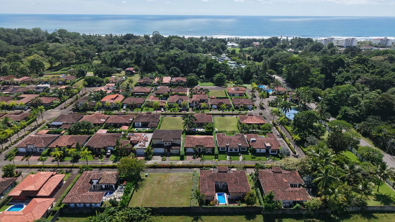 Casa Tropical: Best entry into highly sought after community! - Gallery image 24