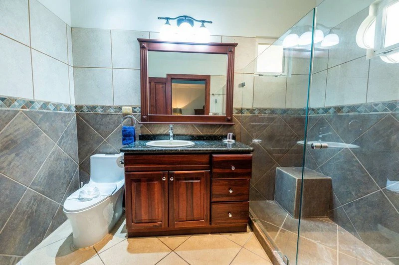 Amazing Casa Grande: Enormous Home with Pool near the Beach in a highly sought after Community! - Gallery image 28