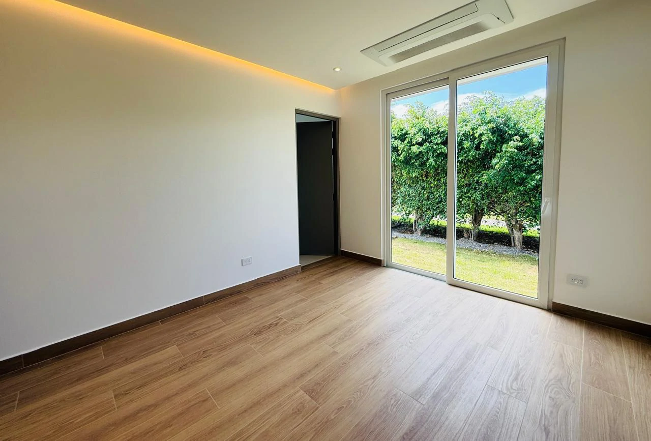 One-Story House with Pool for Sale in Bosques de Lindora Condominium - Gallery image 11