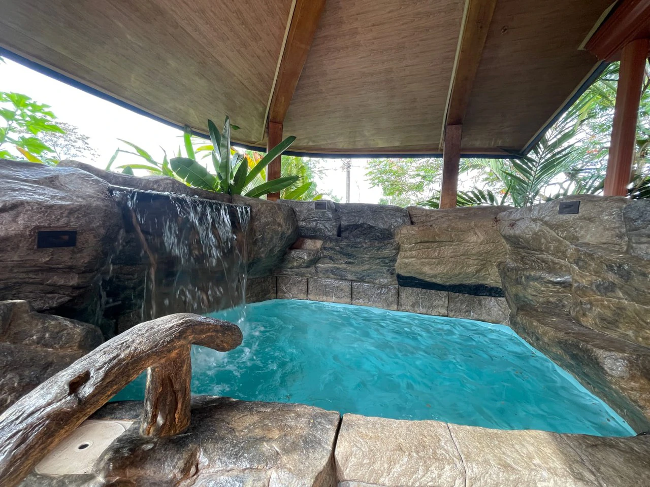 Downtown La Fortuna Airbnb Duplex with Excellent Rental History - Gallery image 3