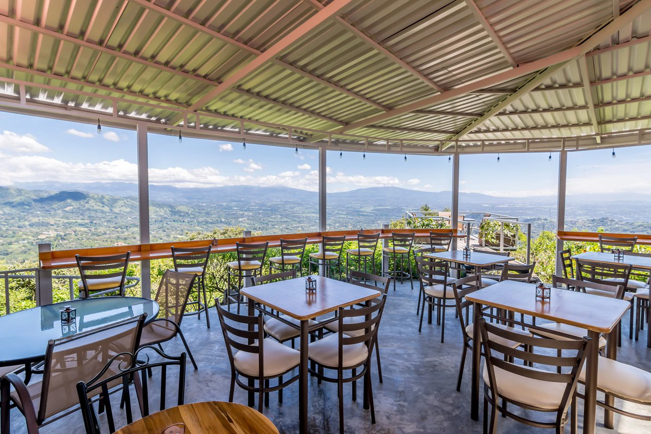 BARONS RESORT BOUTIQUE HOTEL: HOTEL BAR & RESTAURANT - Gallery image 19