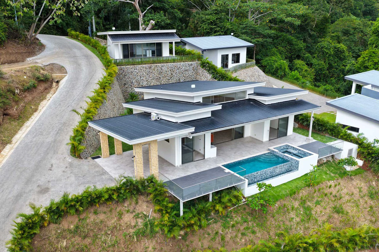 New Contemporary Home with Infinity Pool for Sale in Atenas, Costa Rica - photo 4
