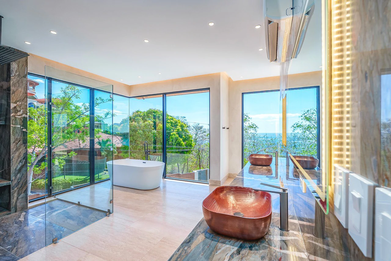 El Palacete Flamingo: 7BR Luxury Home with Vast Ocean Views - Gallery image 14