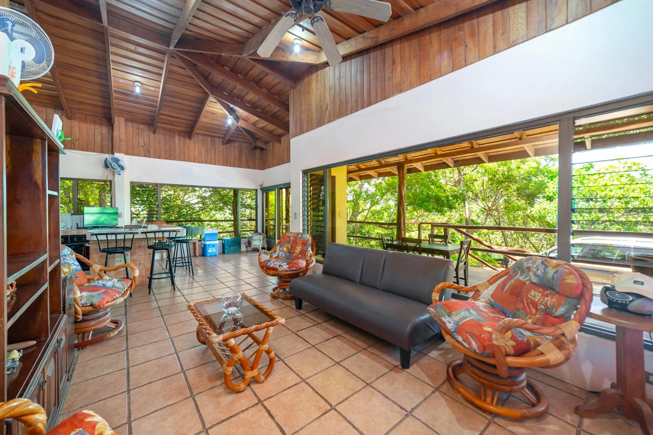Picturesque Valley View Farm: 14 Acres, Home, Stables and More - Gallery image 10