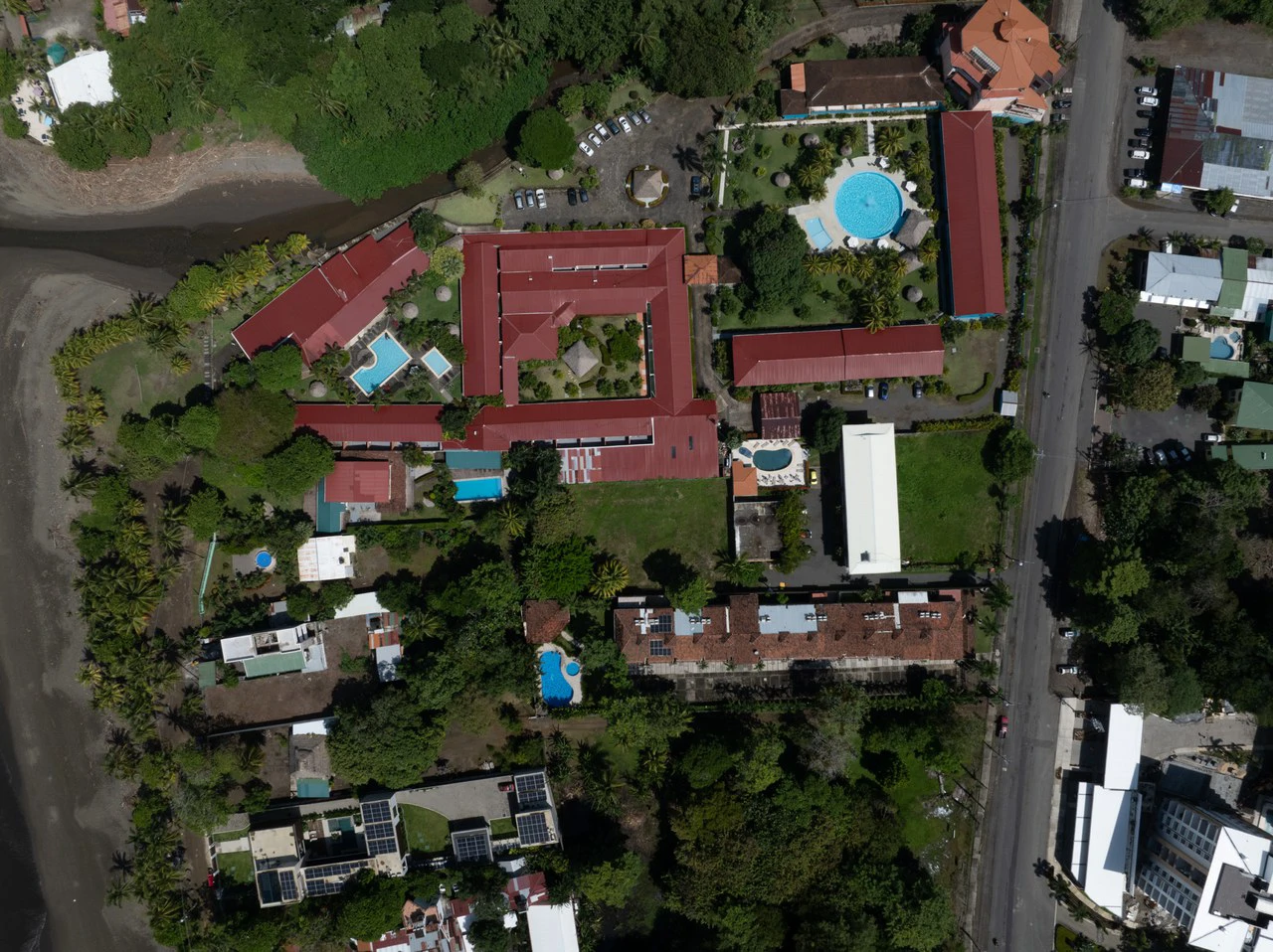 Beautiful Lot a few meters from the beach Property for Sale: 1,103 m² Lot in Playa Jaco, Costa Rica - Gallery image 4