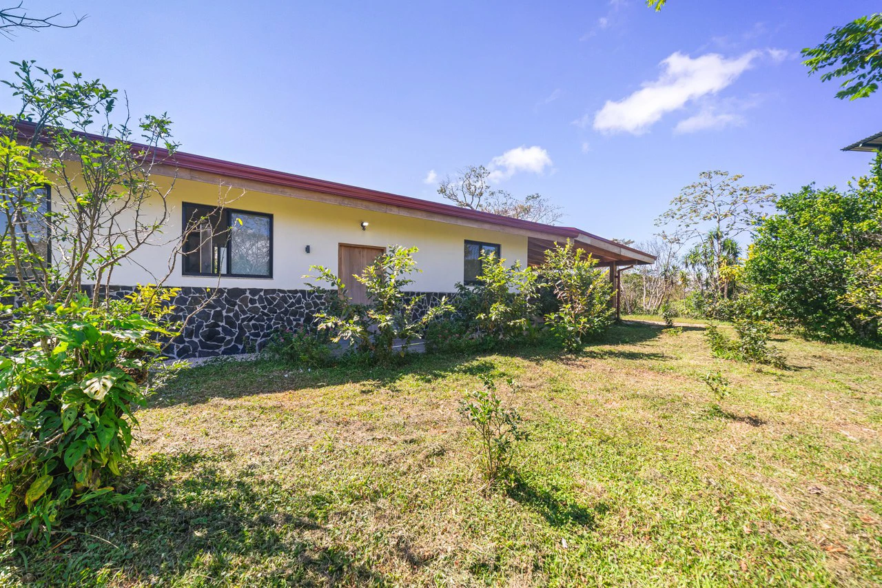 Altos de Socorro: Hilltop Farm with Expansive Ocean Views - Gallery image 24