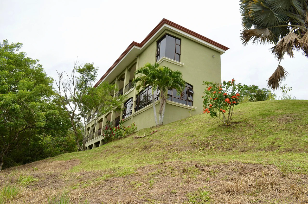 Mountain Condominium For Sale in Ciudad Colón - Gallery image 4