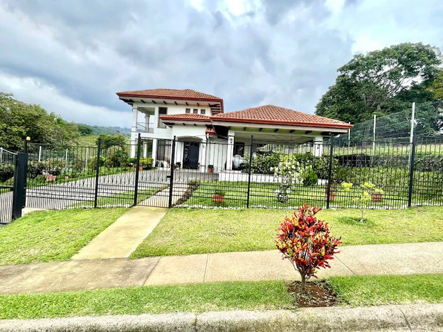 CA-005 Casa del Invernadero: Premium 3-BR / 3.5-BA Gated Estate in Grecia | Turnkey Furnished Option, Private Greenhouse, Clay Roof & River Access - Gallery image 8