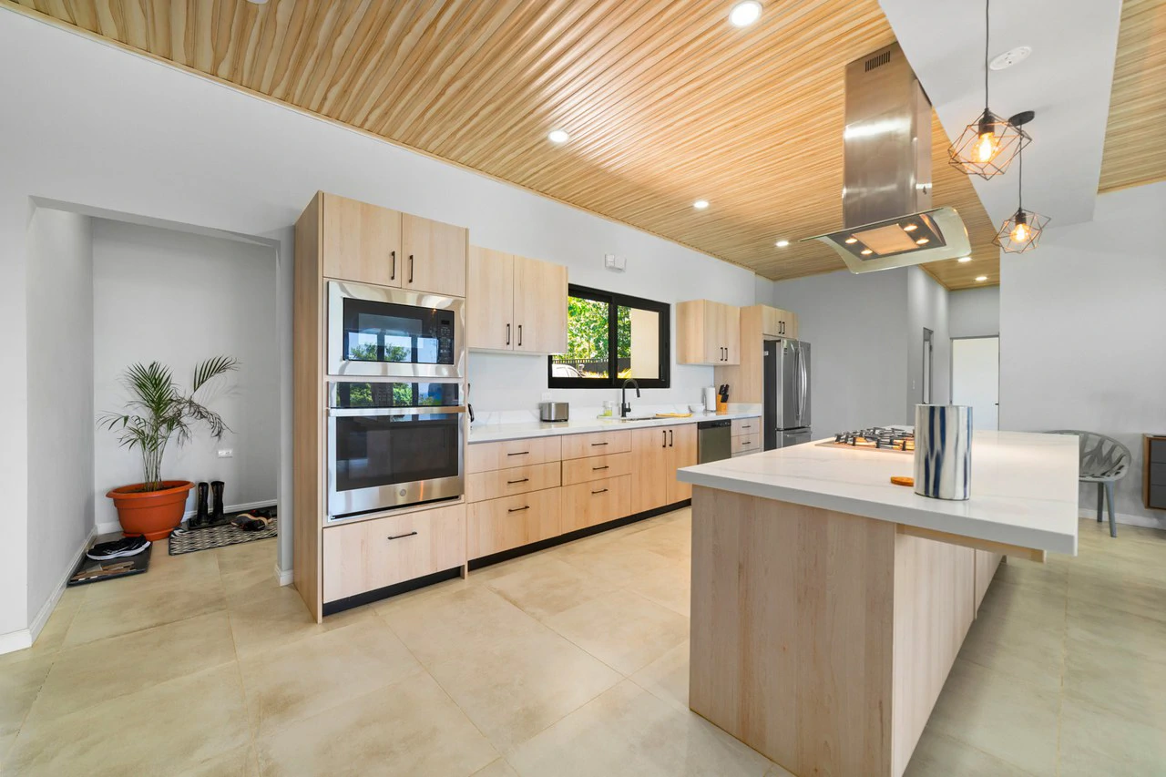 Casa Bella Vista: Brand New Hilltop Ocean View Home - Gallery image 21