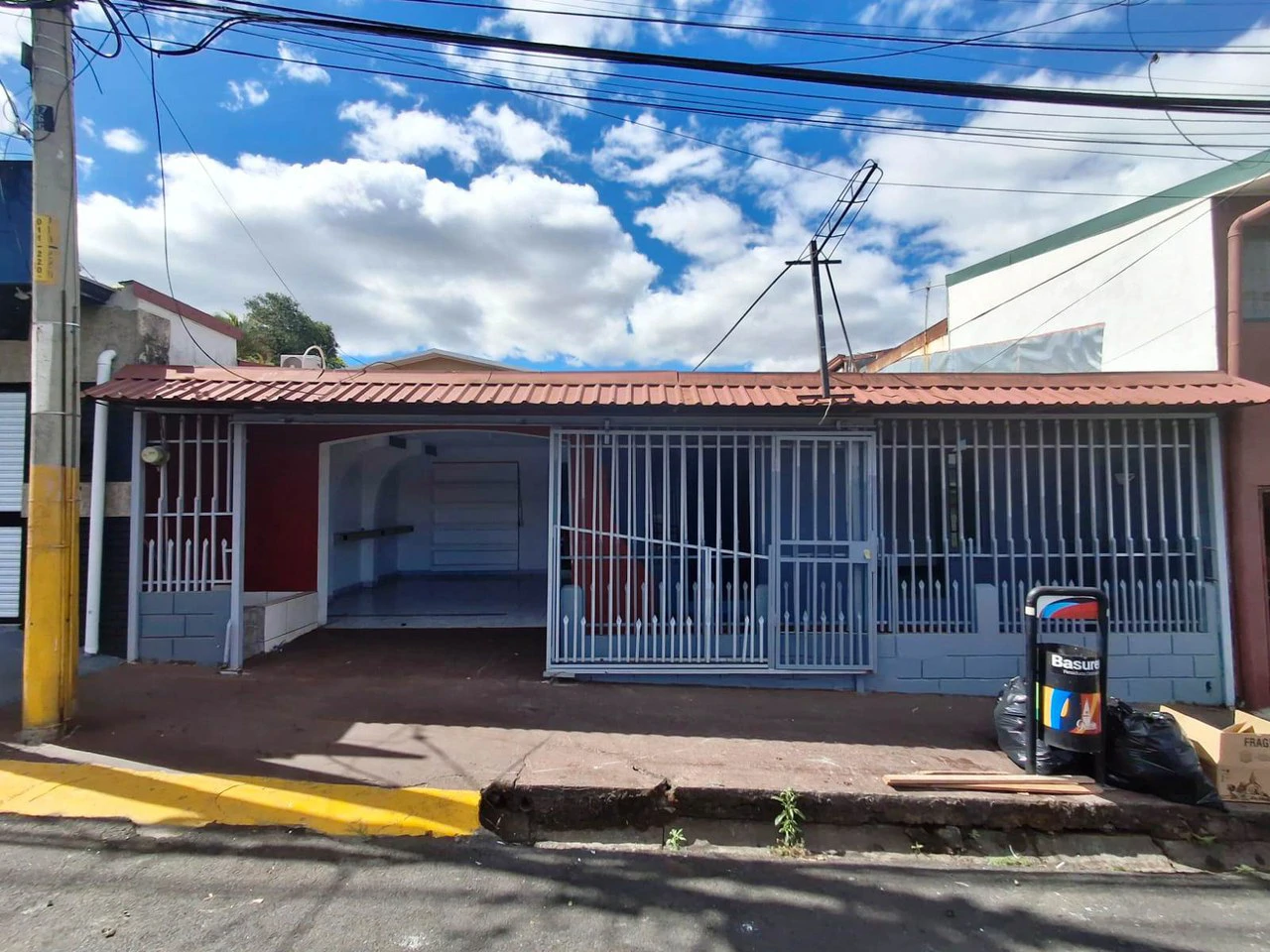 Commercial or Mixed Use?: Prime Central Grecia Commercial! - Gallery image 2
