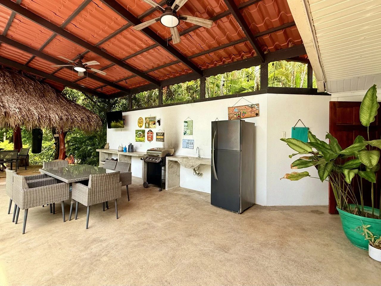 Tropical Villa 519: $629,950 USD Gated Los Delfines Golf & Country Club Beachfront Village. 5 min walk to Swimming beach in Bahia Ballena on the Southern Nicoya Penisula - Gallery image 25