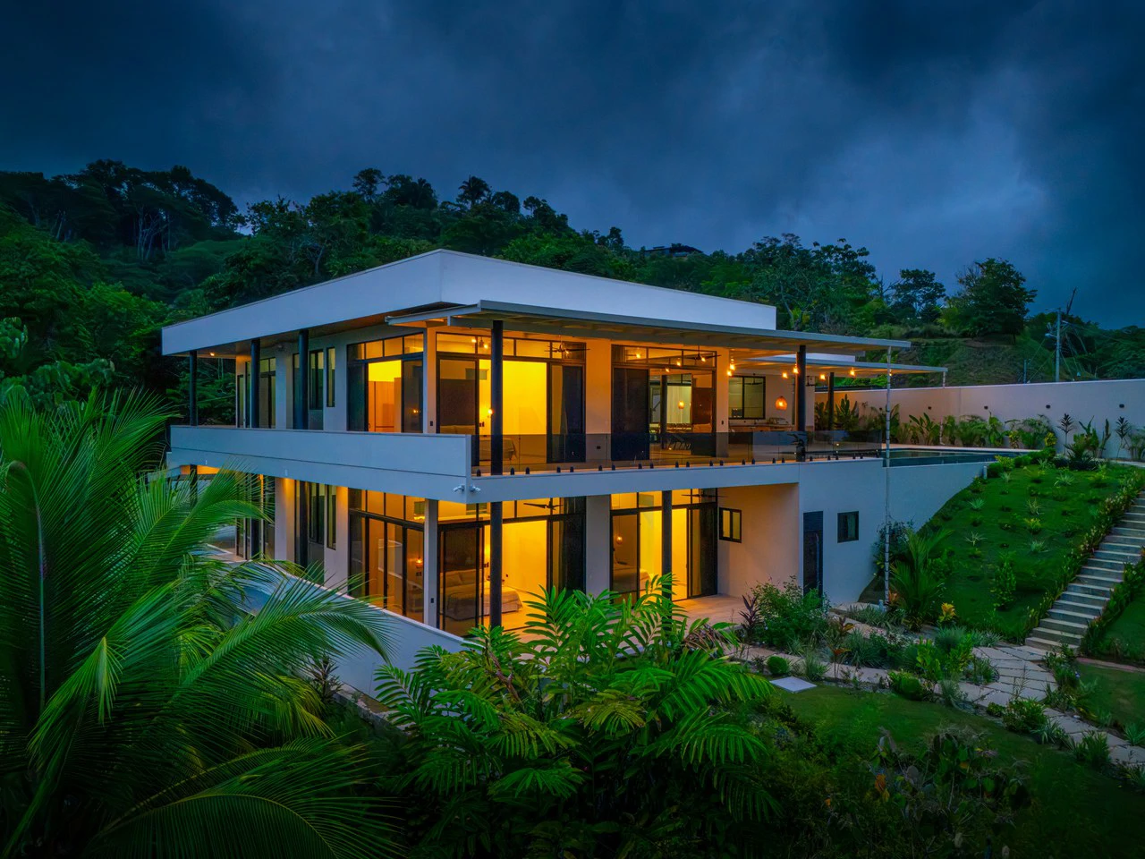 Lion's Gate Sunset Estate - Gallery image 33