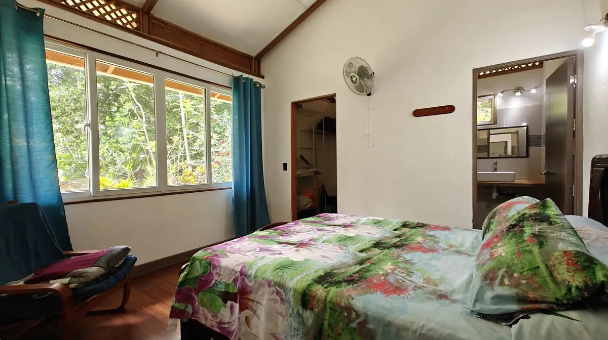 ID 1055: Elevated Jungle Residence on Expansive Riverfront Jungle Land - Gallery image 12