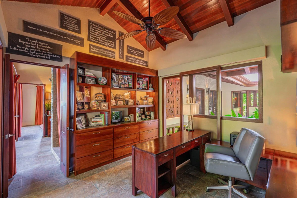4.6 ACRES – 4 Bedroom Ultra-Private Oceanview Luxury Estate Surrounded by Rainforest!!! - Gallery image 8