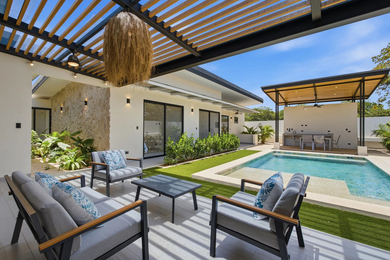 Villa Fresno: Newly Completed Contemporary Home with Private Pool Near Playa Avellanas