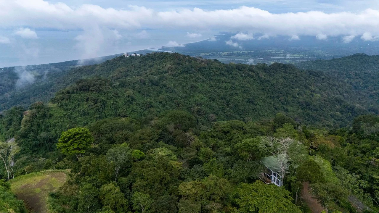 Luxury Modern Home on the hills above Tarcoles: Panoramic Ocean & Mountain Views - Gallery image 25