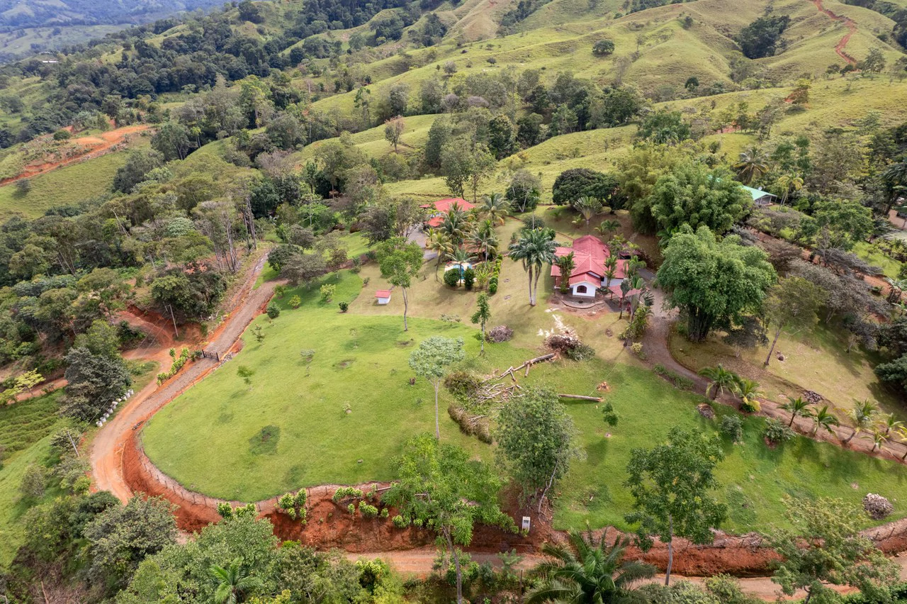 5 Bedroom Mountain Retreat Minutes from the Beach Platanillo Costa Rica - Gallery image 73