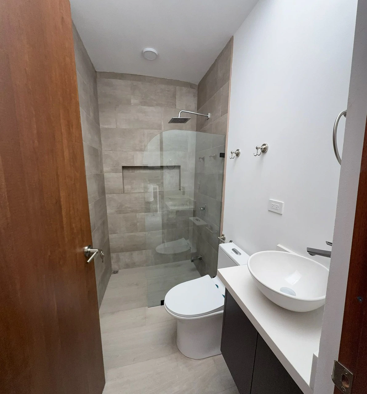 Modern Tropical Home. Playa Herradura: Near the Beach. Modern Tropical Home. Playa Herradura Costa Rica - Gallery image 6