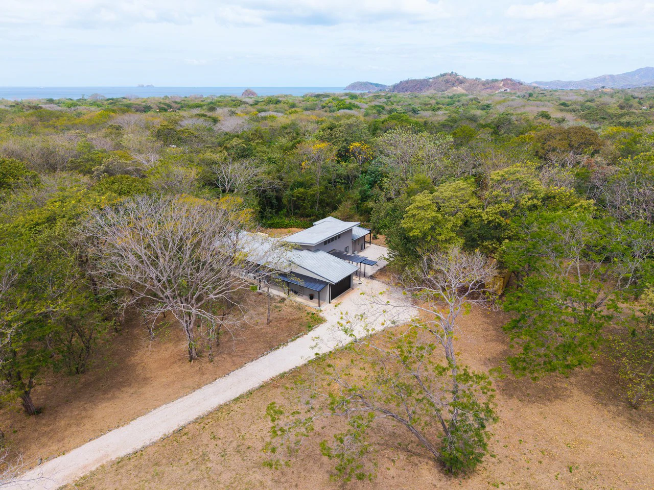 Casa Avalon: New 4-Bedroom Home on 1.48-Acre Lot – Build 2 More Structures, Just Minutes from the Beach! - Gallery image 31