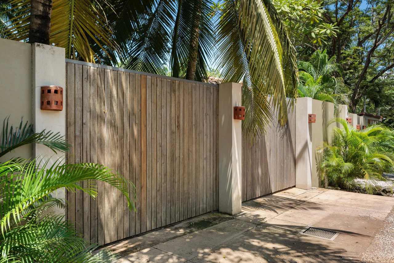 Casa El Coco: Modern Beach Retreat Steps from the Sand in Palm Beach Estates - Gallery image 22