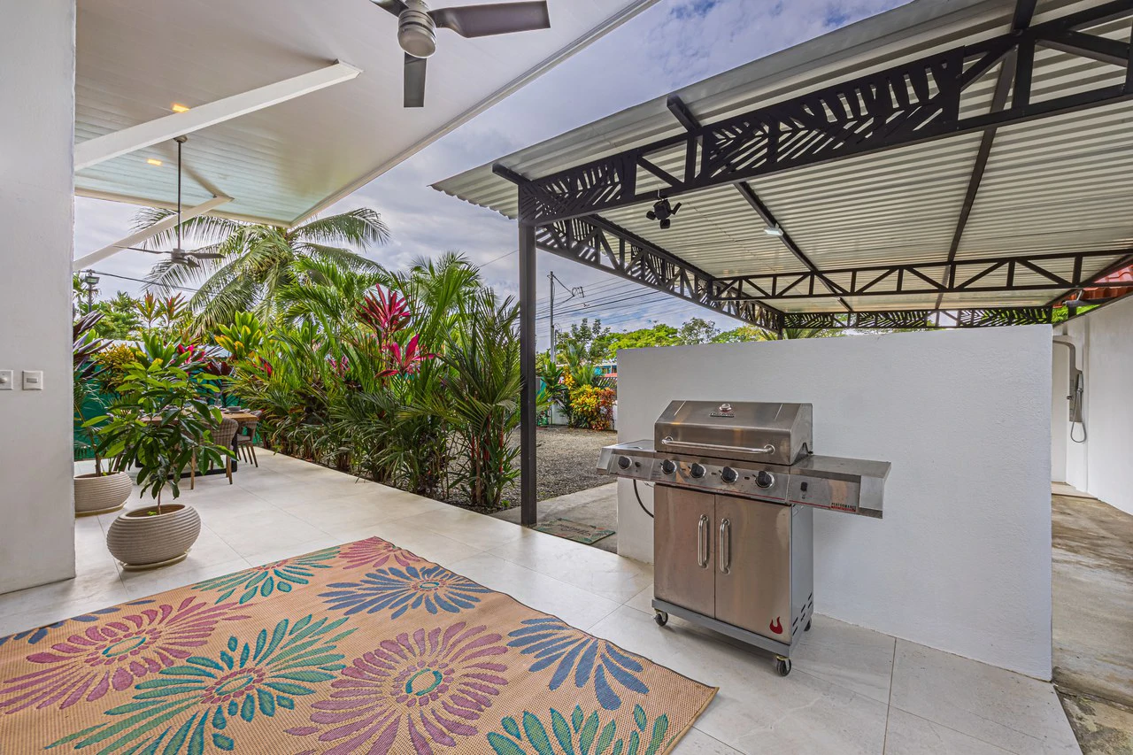 Elegant Tropical Home | 5 Minutes from Marino National Park: Near the Coast House For Sale in Bahía Ballena - Gallery image 20