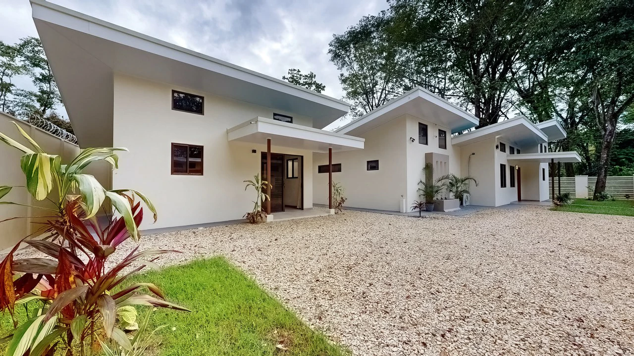 Modern 3-Bedroom Home Near Marino Ballena National Park – Central Uvita - Gallery image 20