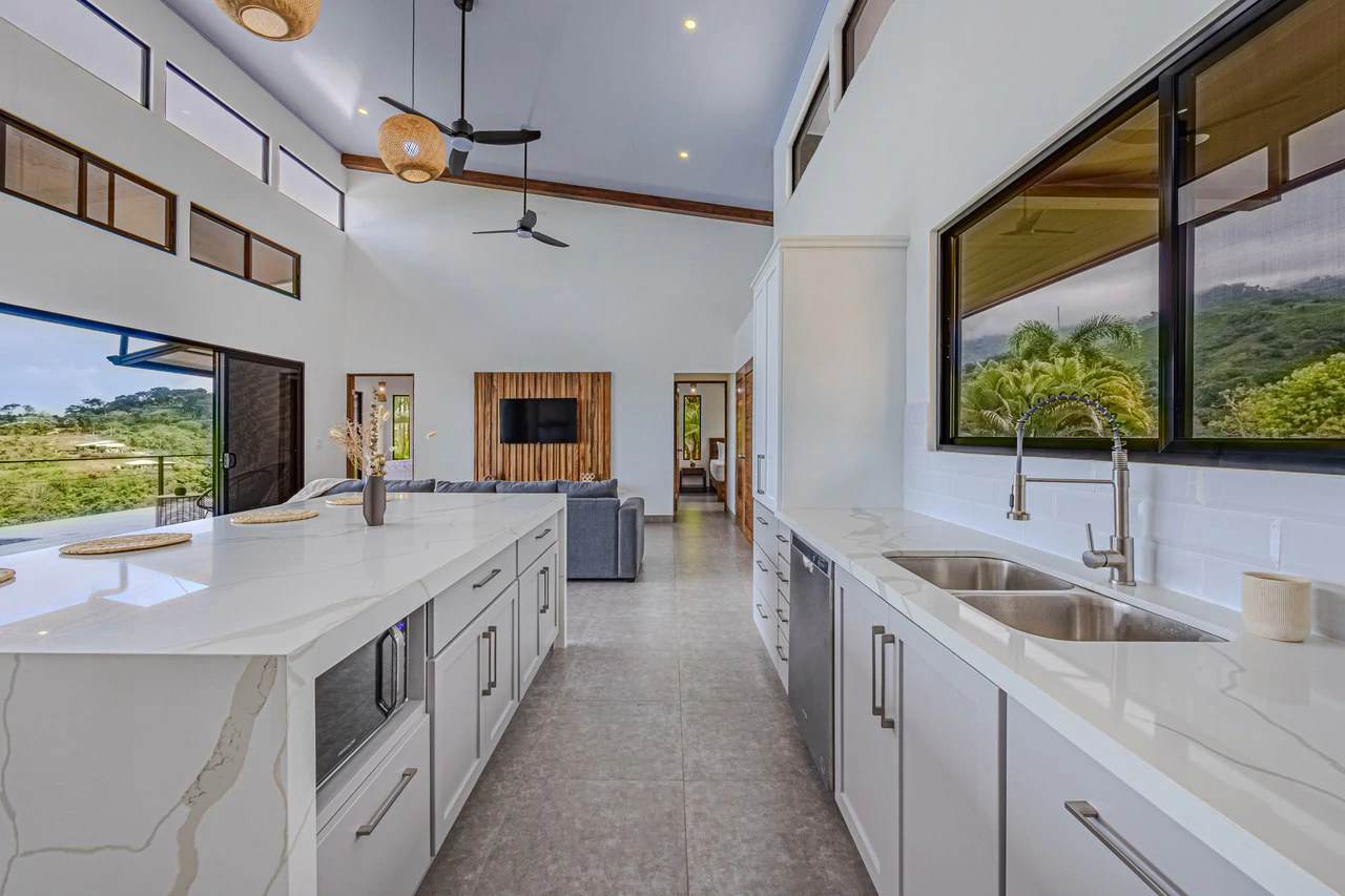 CHONTALES NEW VILLA WITH PANORAMIC OCEAN AND MOUNTAINS VIEWS: Mountain Villa For Sale in Ojochal